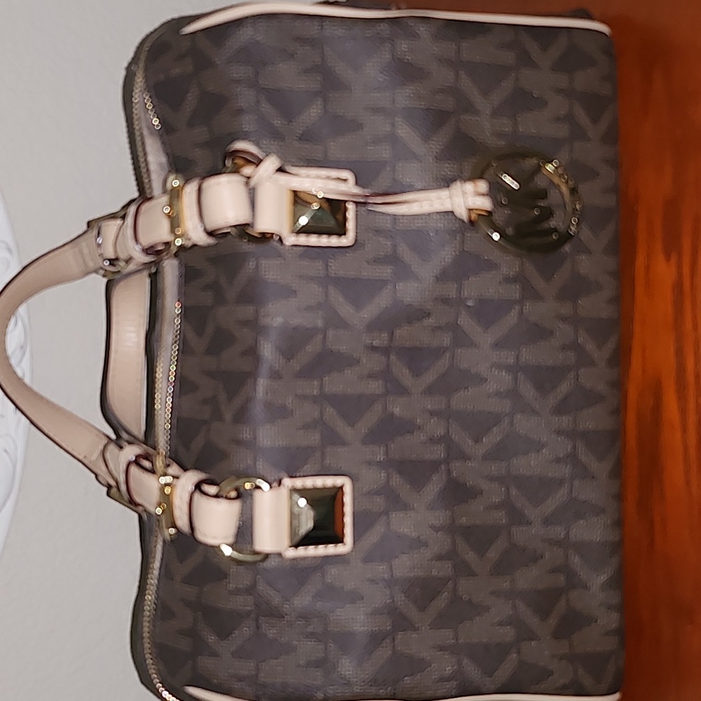 Michael Kors bag. Excellent condition!